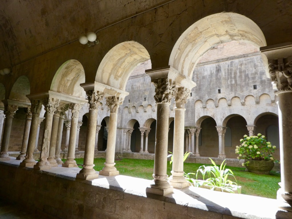 Cloisters of the Monasterio de Sant Pere de Galligants, Girona