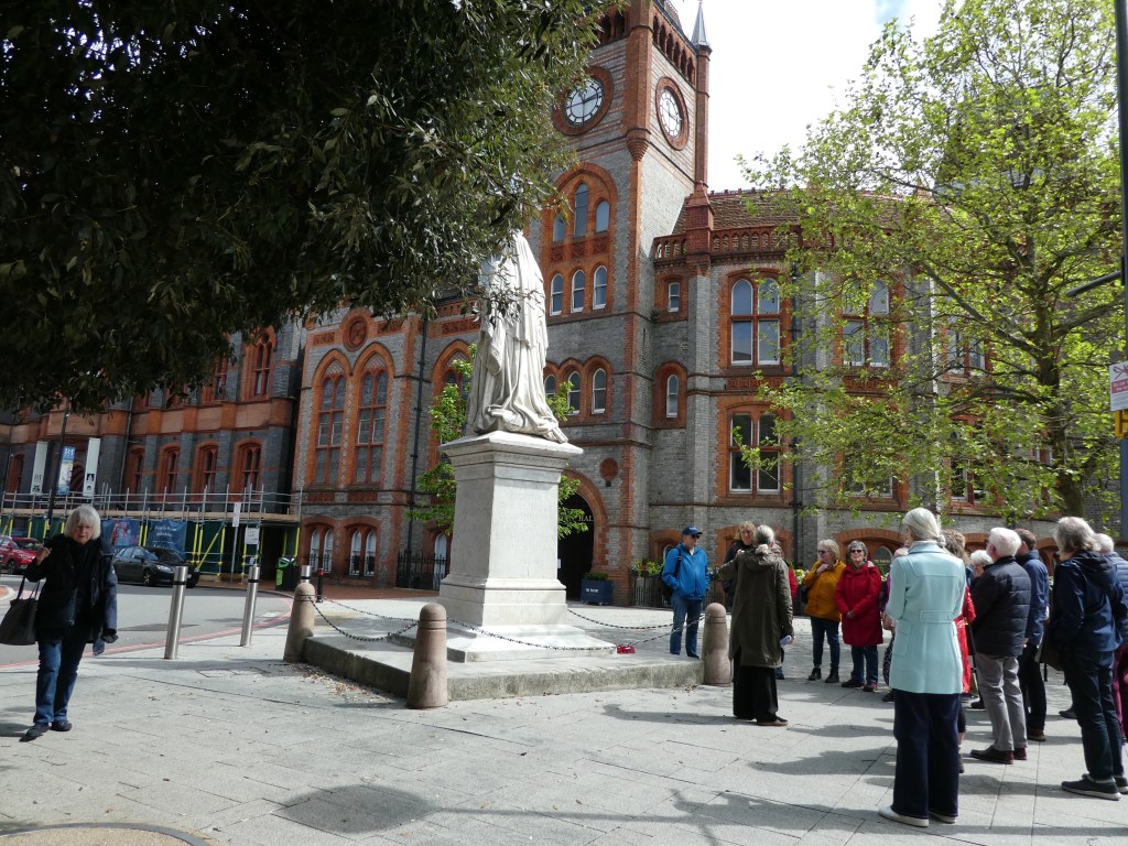 Queen Victoria Statue, Reading