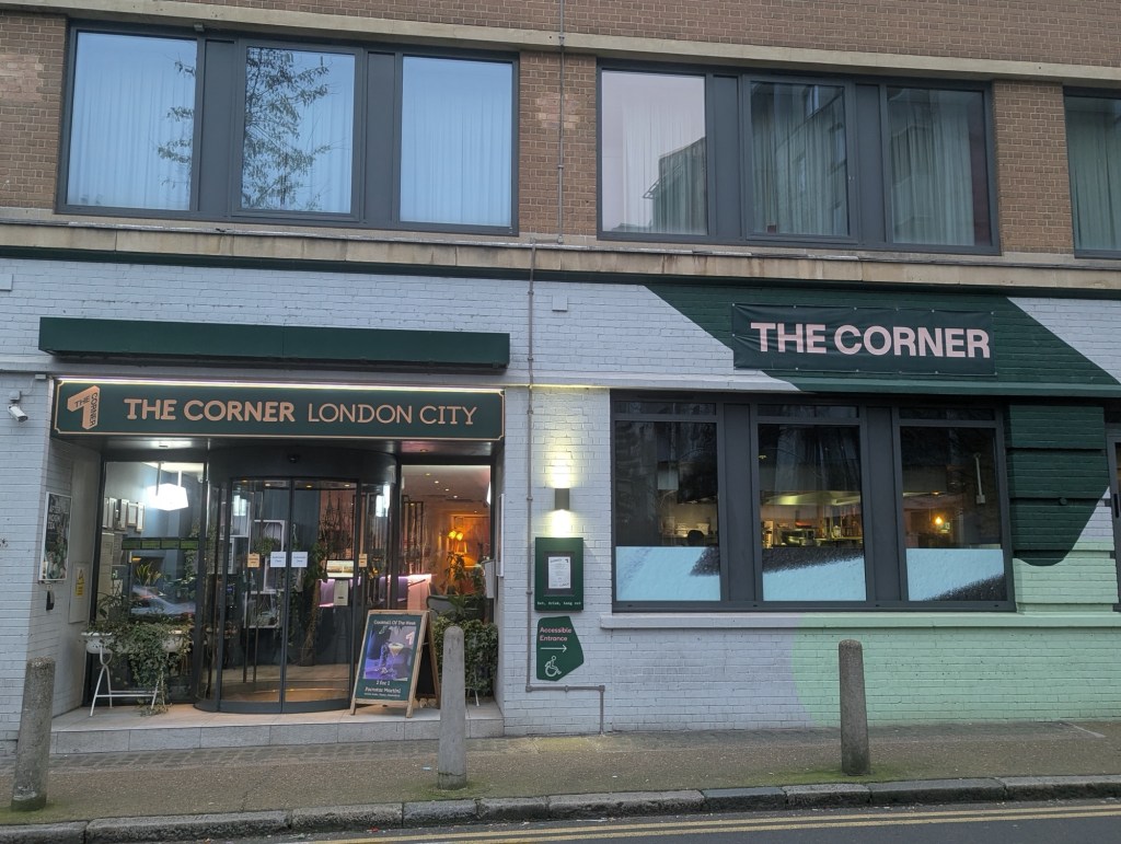 Corner London City Hotel